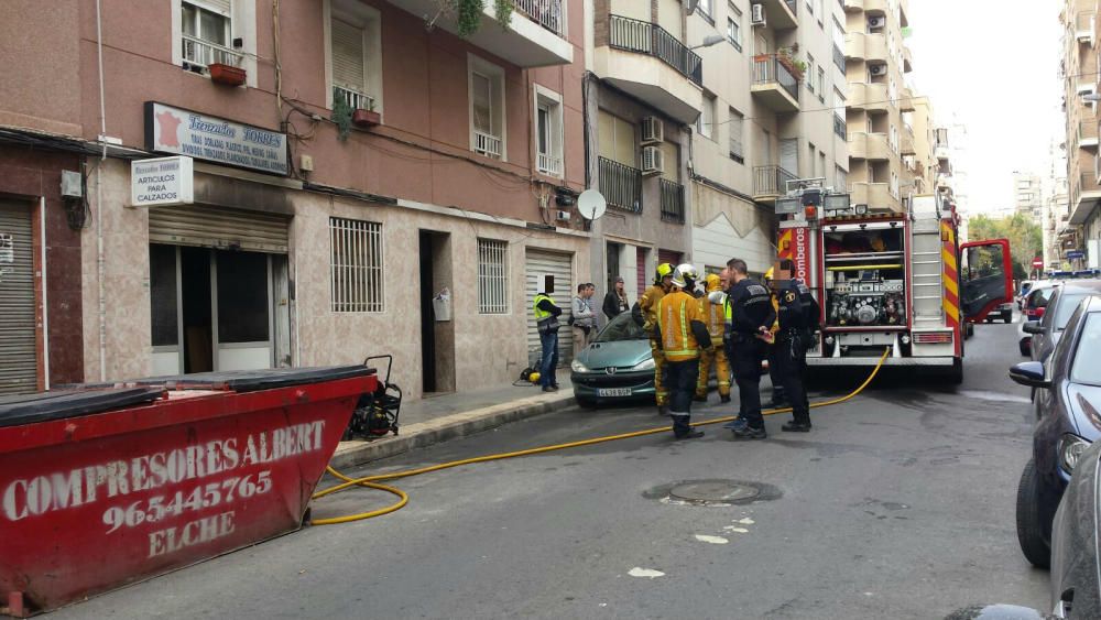 Incendio en un local de calzado en Elche