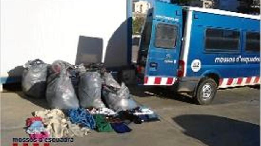 Els material que els Mossos van trobar a la furgoneta.