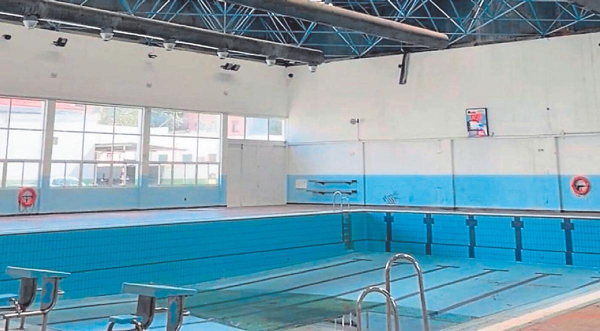 La piscina municipal de Las Lagunas está cerrada desde el pasado mes de abril, por seguridad