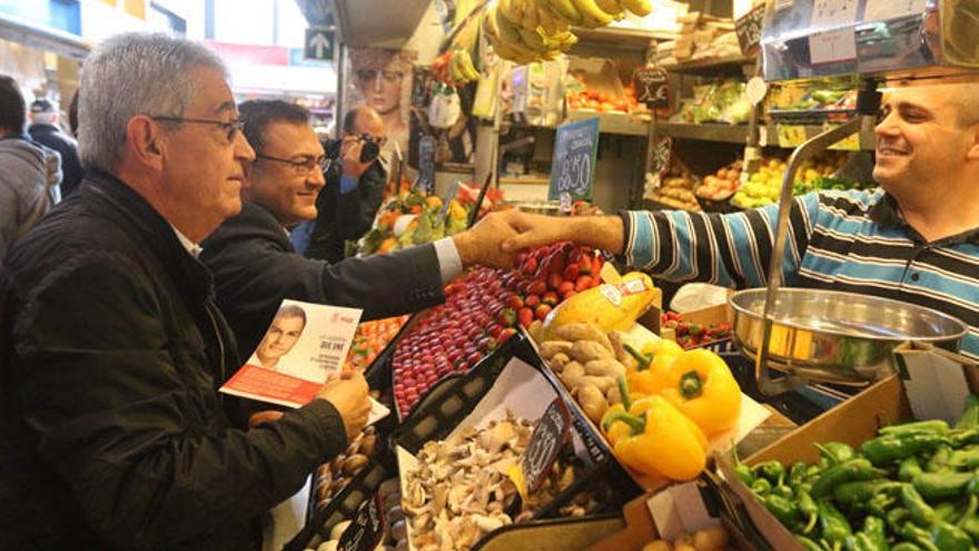 Miguel Ángel Heredia en el mercado de Atarazanas.