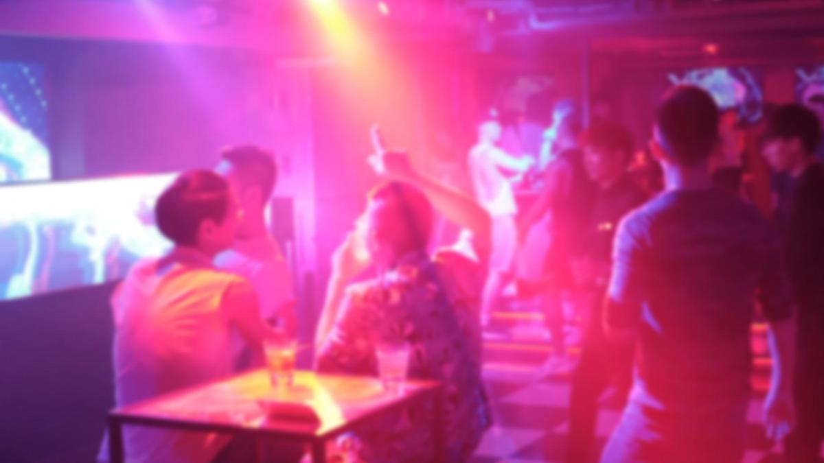 Ambiente nocturno en una discoteca española
