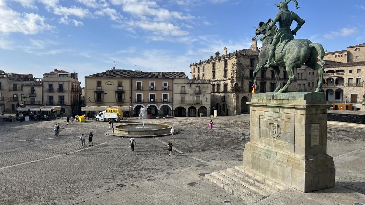 Estatua de Pizarro en la plaza Mayor de Trujillo.