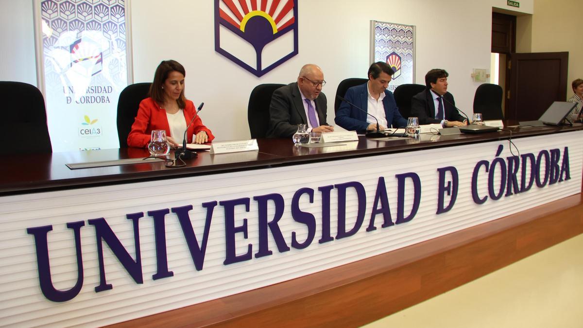 Nace la Cátedra Emacsa de la UCO para el estudio e investigación del agua. En la imagen, Arce, Torralbo, Bellido y Coca.