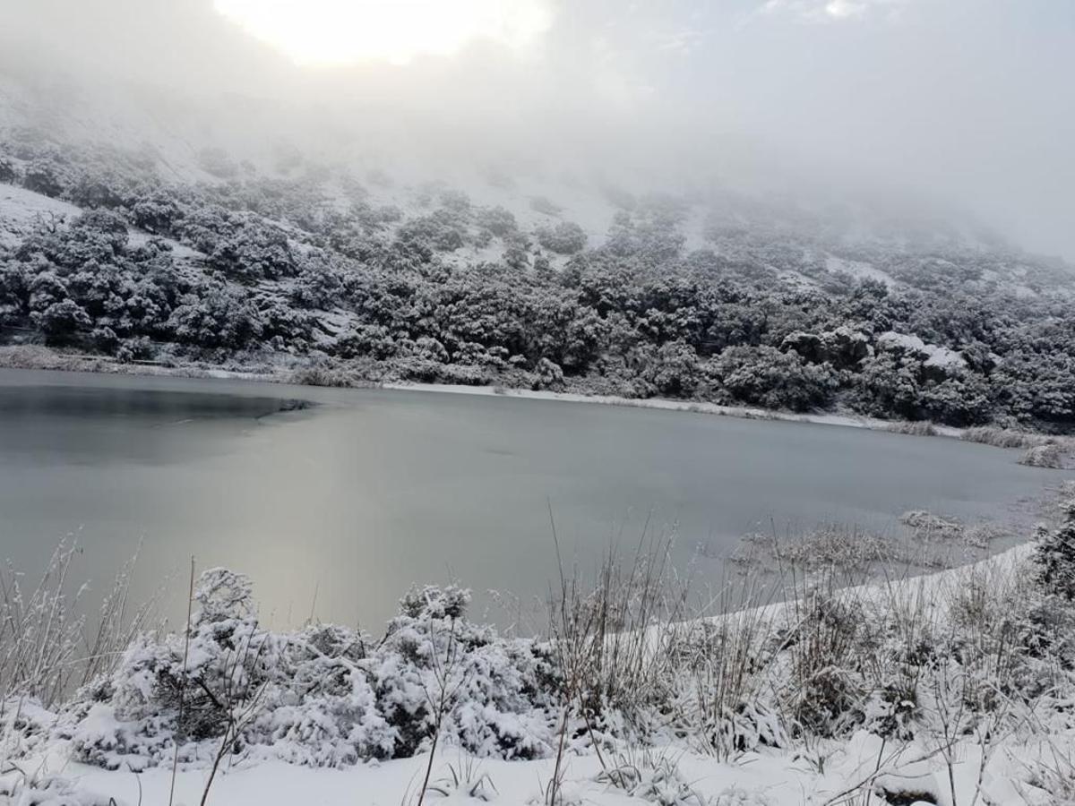 La nieve cubre la sierra de Baleares.