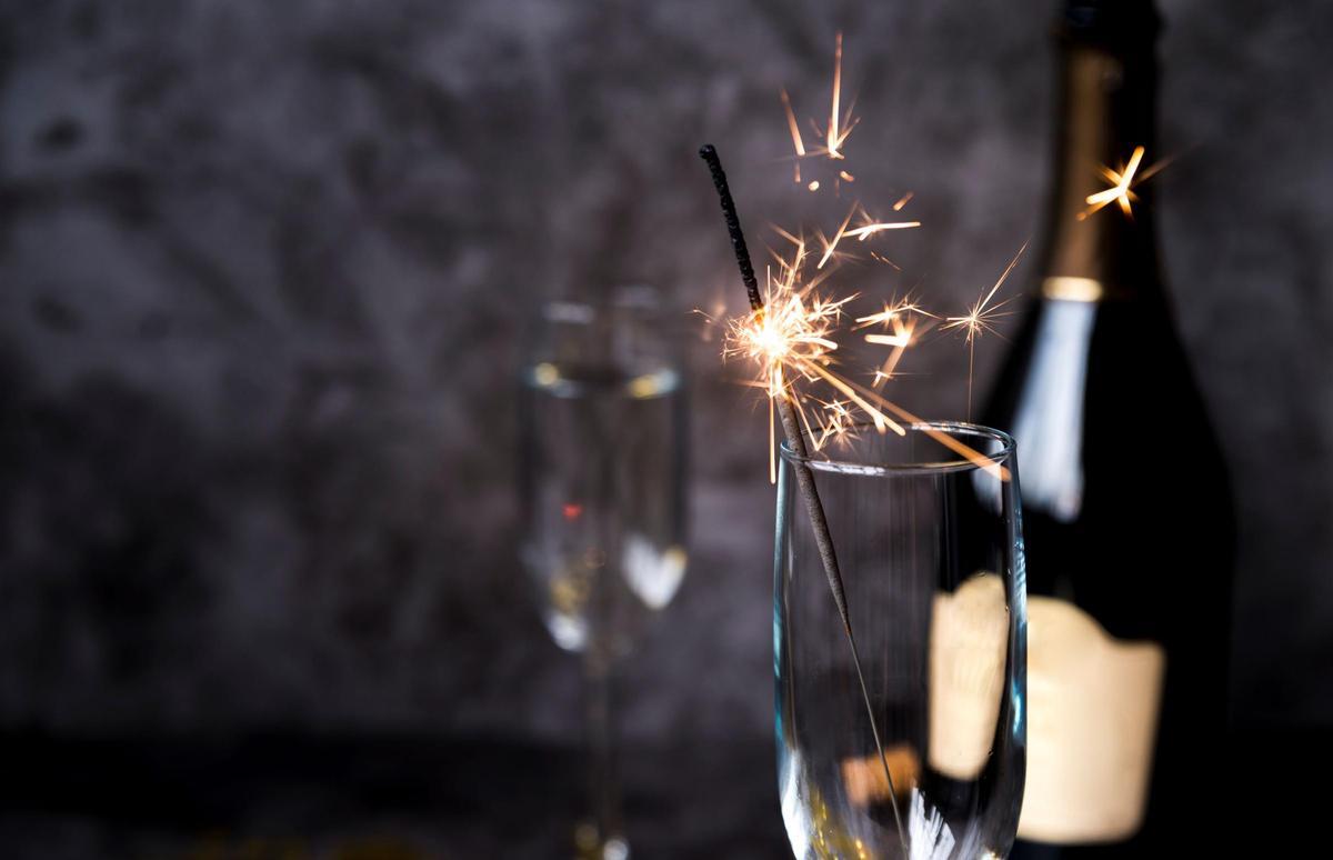 El cava es más que una bebida; es una experiencia que realza la magia de la Navidad.