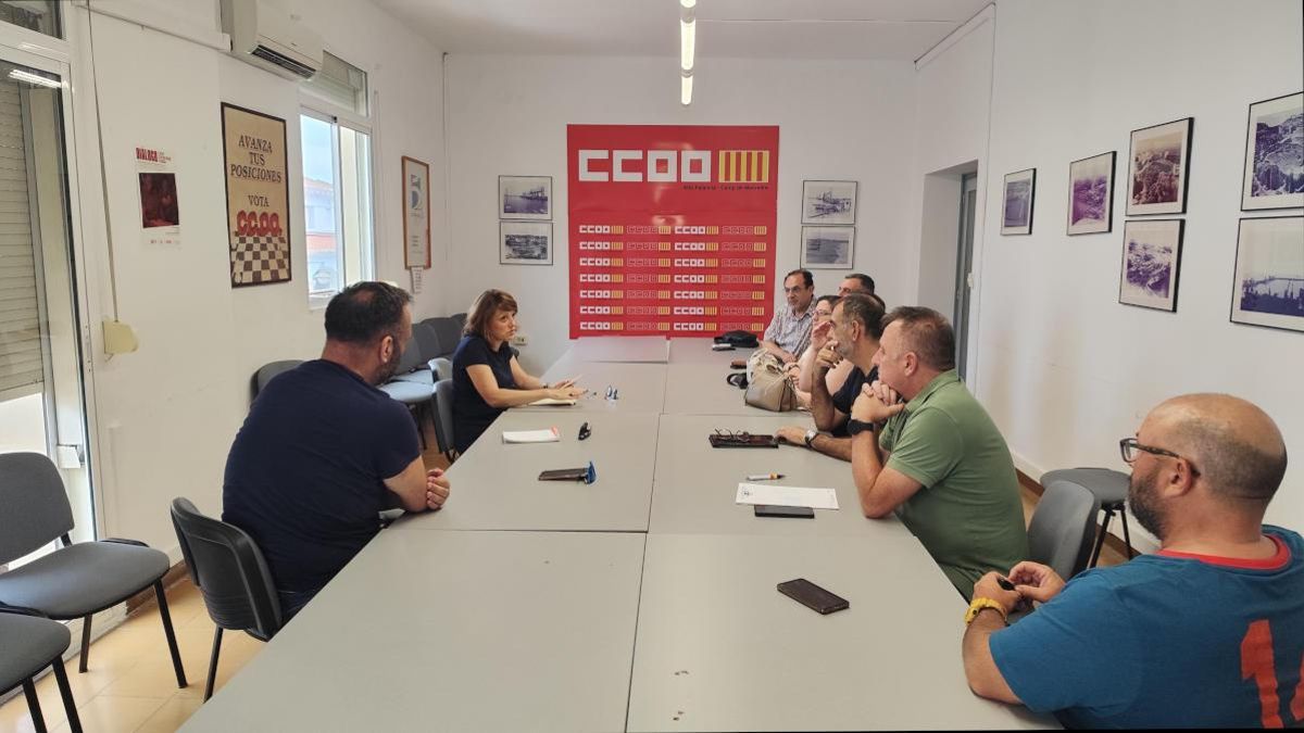 Un momento de la reunión entre Compromís y CC OO.