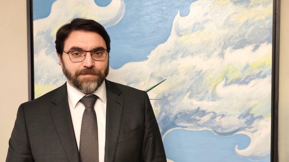 Ferran Pedret és advocat, escriptor i polític.