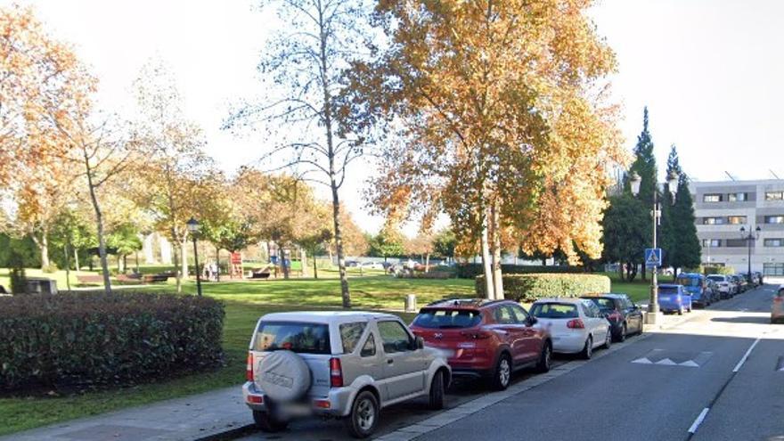 Detenido en Oviedo tras llevarse por delante cuatro coches en La Tenderina de madrugada y superar la tasa de alcohol