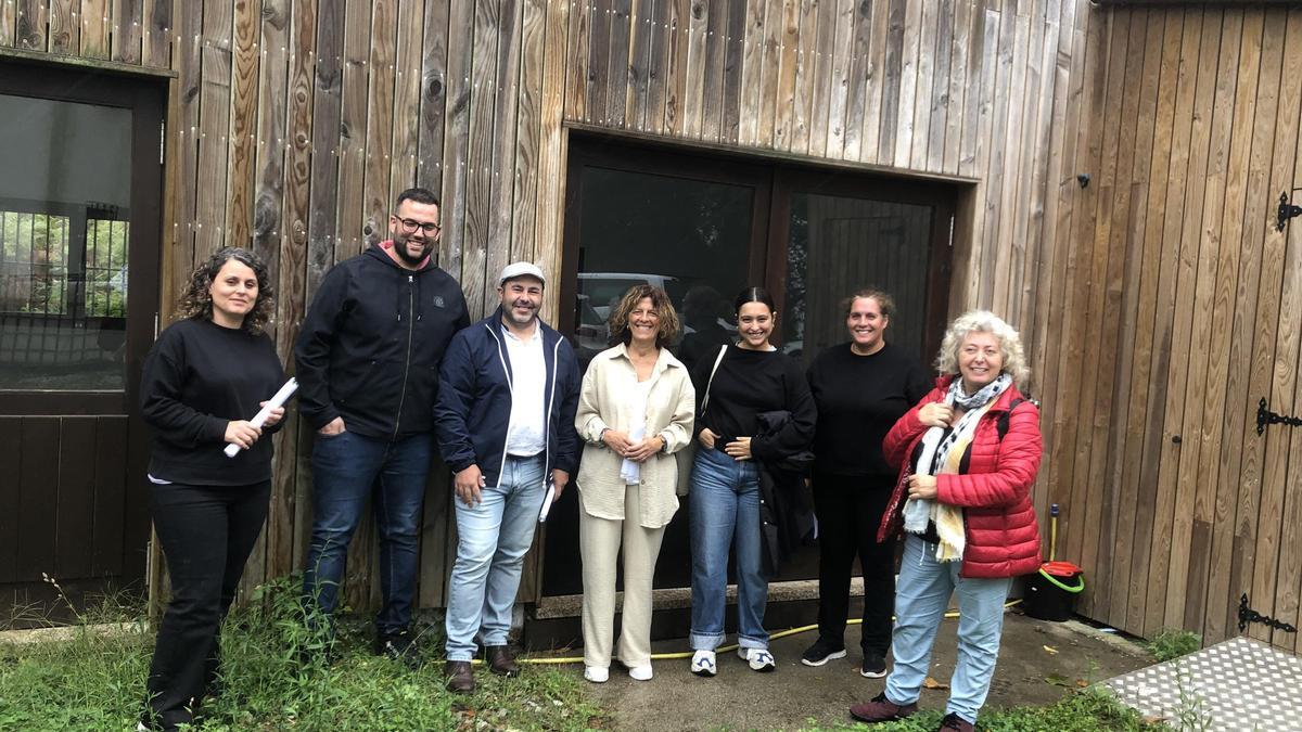 Miembros de la Comunidade de Montes de Baroña en el Centro de Transformación de Alimentos