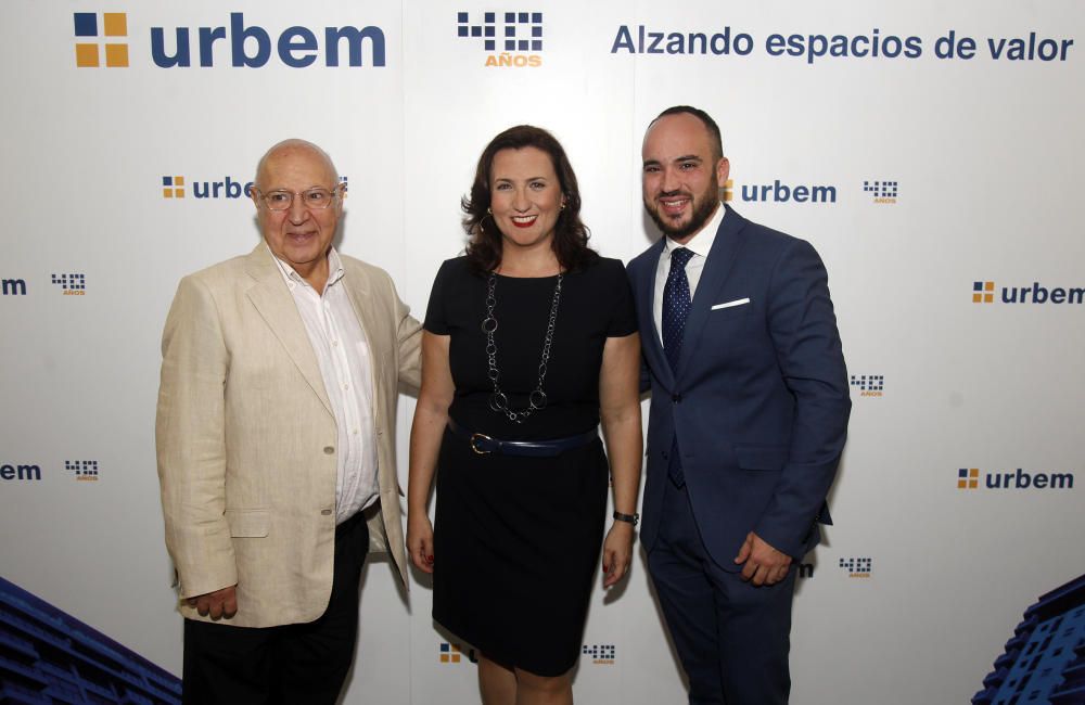 Algunos de los asistentes al 40º aniversario de Urbem.