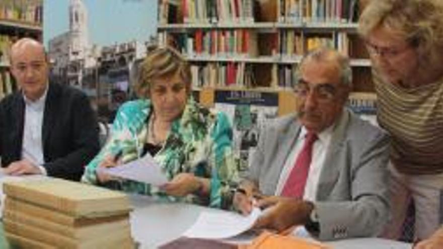 L&#039;exalcalde assegura que pensa fer més aportacions a la biblioteca de la universitat en un futur | ACN