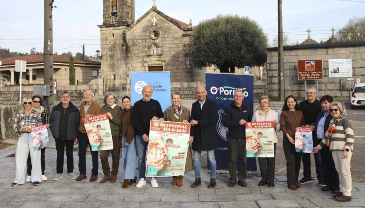 Presentación del Festival frente a la iglesia Santa María de Salceda. | D.P.