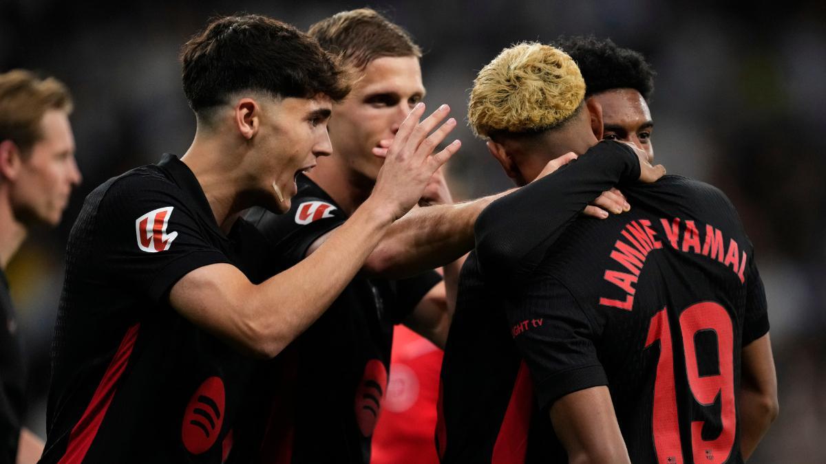 Los jugadores del Barcelona celebran el gol que les encumbra como campeones de LaLiga 2024-25