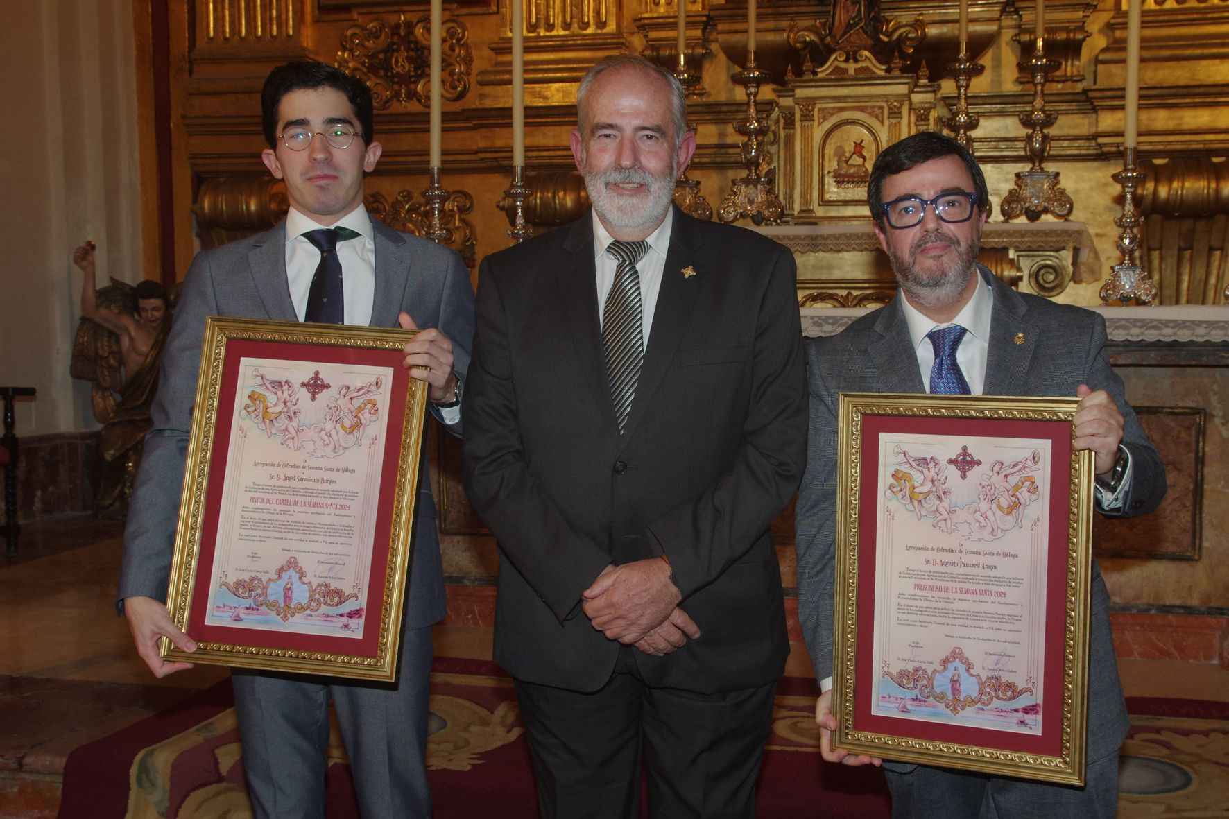 La entrega de los nombramientos al pintor y pregonero de la Semana Santa 2024, en imágenes