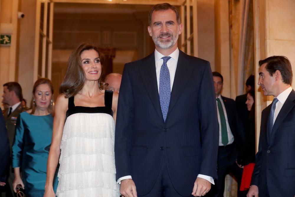 La Reina Letizia, con un diseño de Teresa Helbig