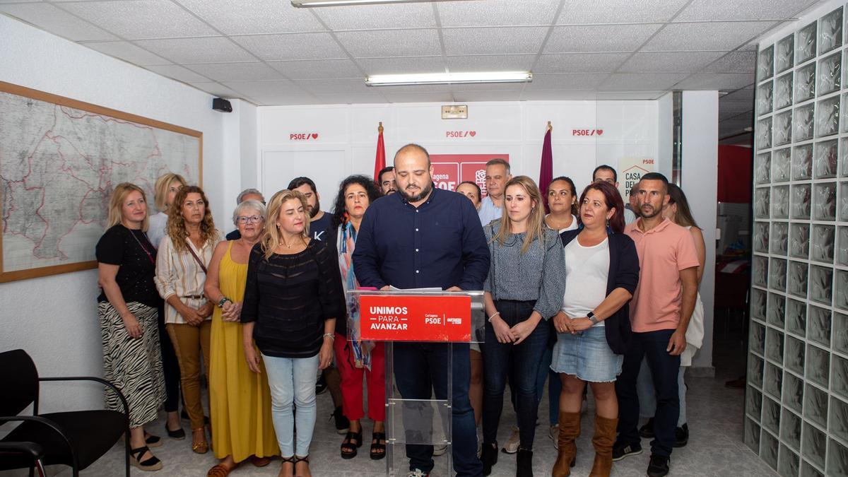 Manuel Torres y su equipo, tras conocer los resultados en las primarias del PSOE de Cartagena
