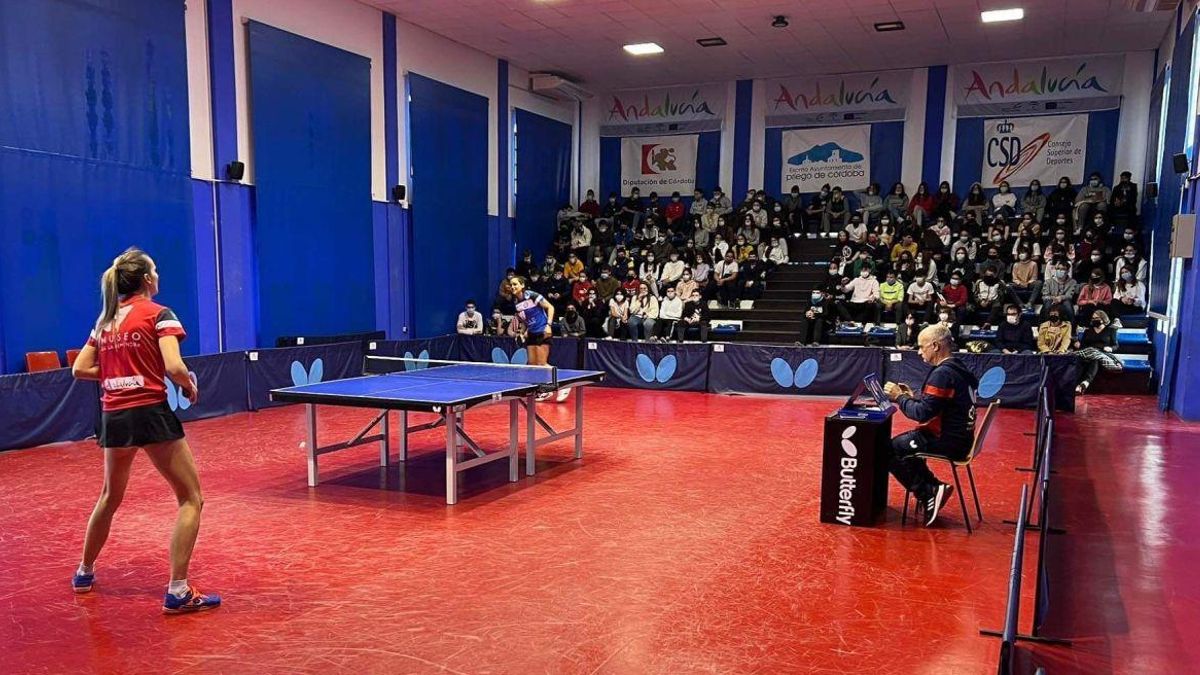 Un encuentro del Priego femenino de tenis de mesa.