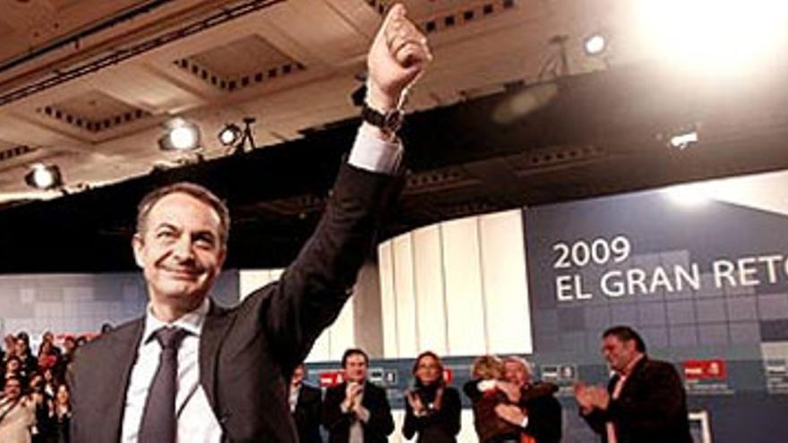 Zapatero se conjura contra el paro y asegura que no dejará a nadie tirado &quot;en la cuneta&quot;