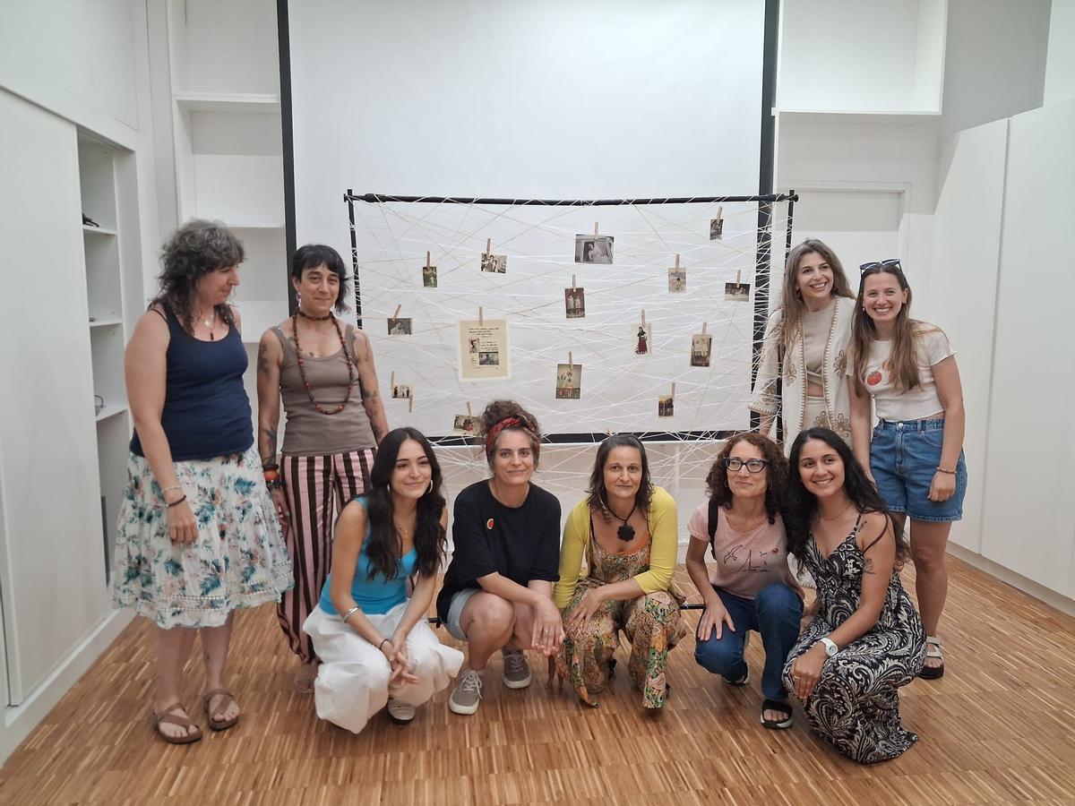 Clube de bordado: agulla e fío para resignificar  memoria dende a óptica feminina