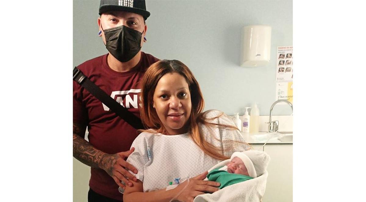 Andry amb els seus pares, poc després de néixer