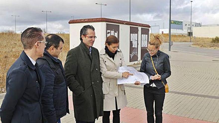 Javier Ratón, Armando González, José Luis González, Clara San Damián y Sonia Calvo.