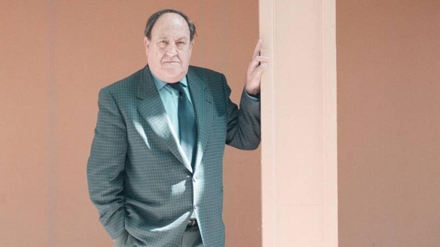 Javier Tomeo desafía al 'fin de los dinosaurios' en sus microrrelatos