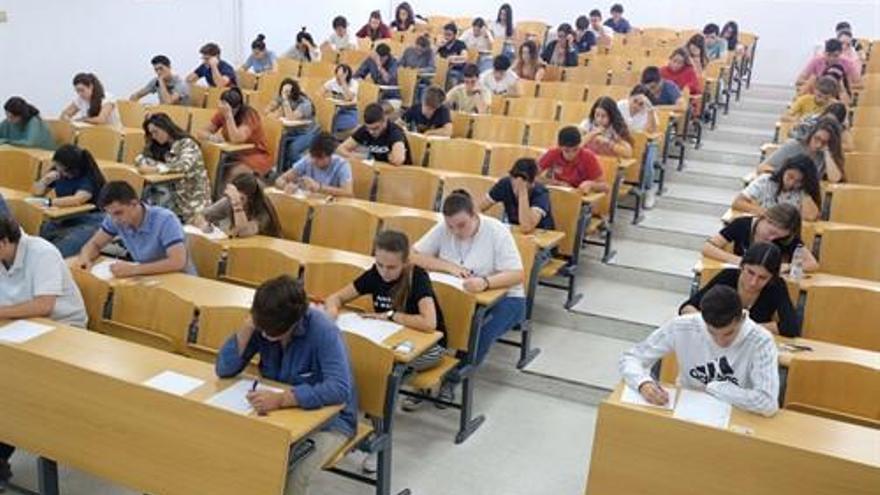 Andalucía establece el uso &quot;en todo momento&quot; de mascarillas para los alumnos de Selectividad