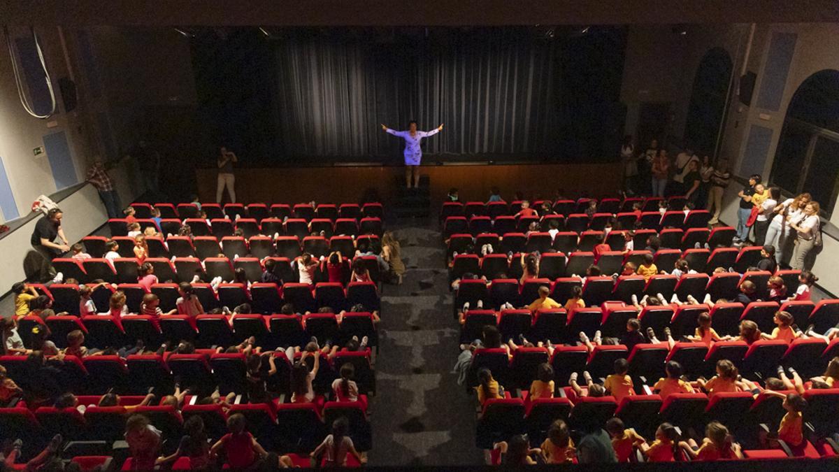 Más de 1500 alumnos disfrutan de la campaña Anem al Teatre.