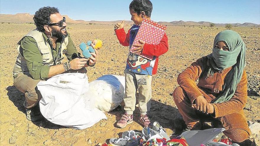 El piloto montillano juan adamuz lleva su solidaridad hasta los niños de marruecos