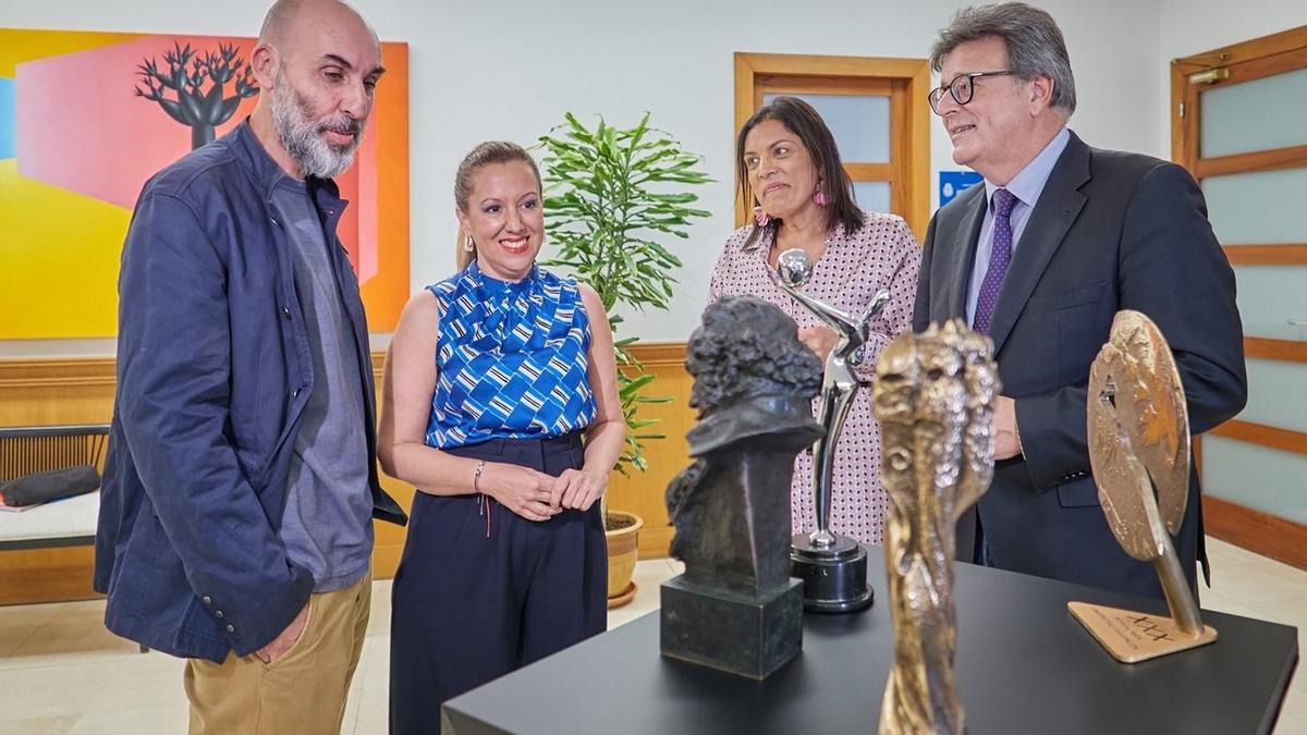 Un momento de la recepción al cineasta tinerfeño.