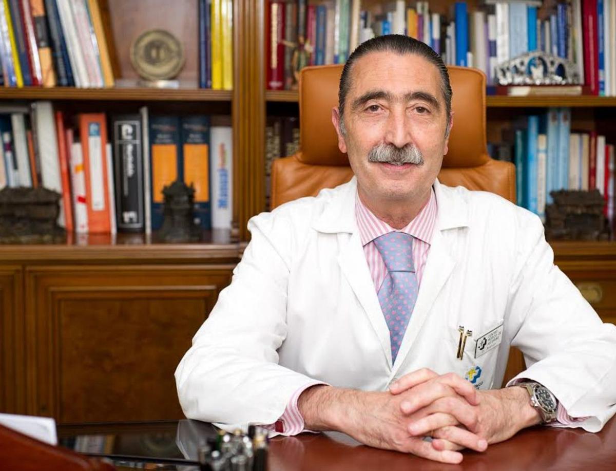 El médico internista Fidel Asensio, en una fotografía de archivo. | LNE