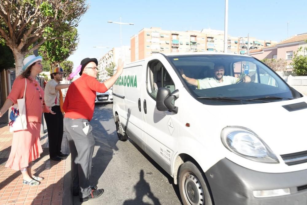 Mucho Más Mayo: actores en autobuses de Cartagena