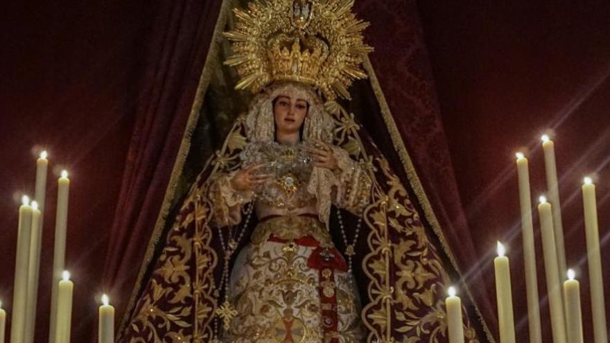 La Virgen de la Trinidad preside el altar del triduo en su honor en San Pablo.
