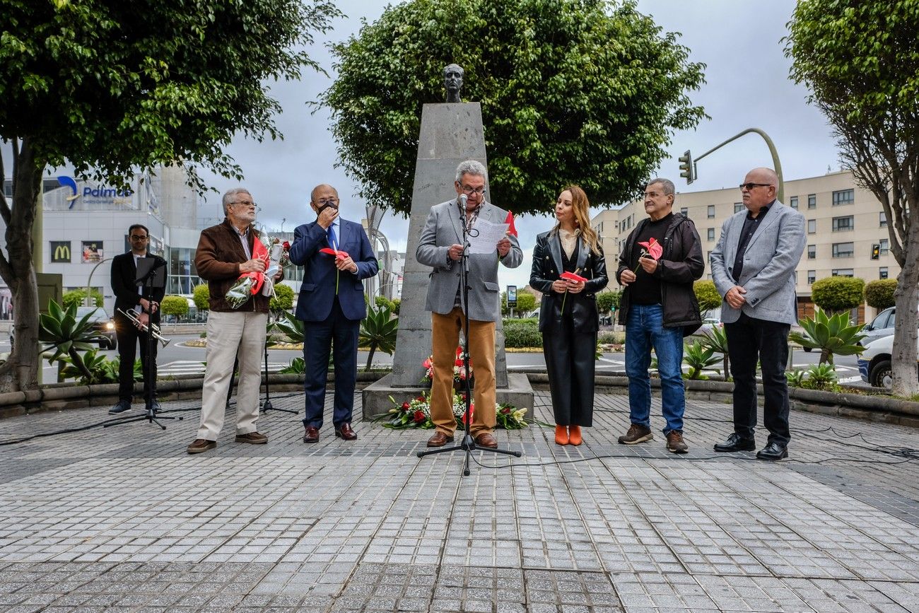 Ofrenda floral ante el busto de Felo Monzón por el 112 aniversario de su nacimiento