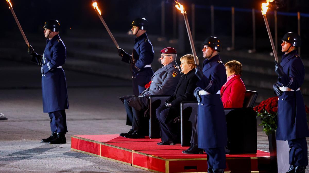 Despedida del ejército a Merkel como cancillera