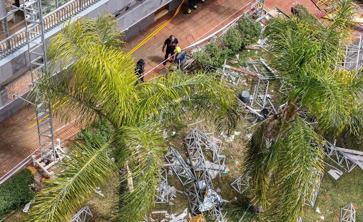 Mueren dos personas tras desplomarse un andamio en un edificio de 18 plantas en Benidorm