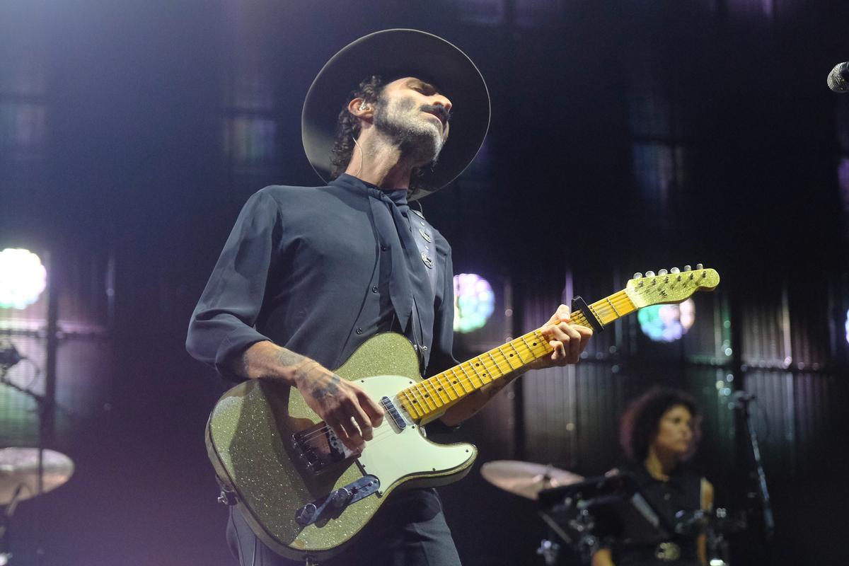 Instante durante la actuación de Leiva en la Plaza de la Música.