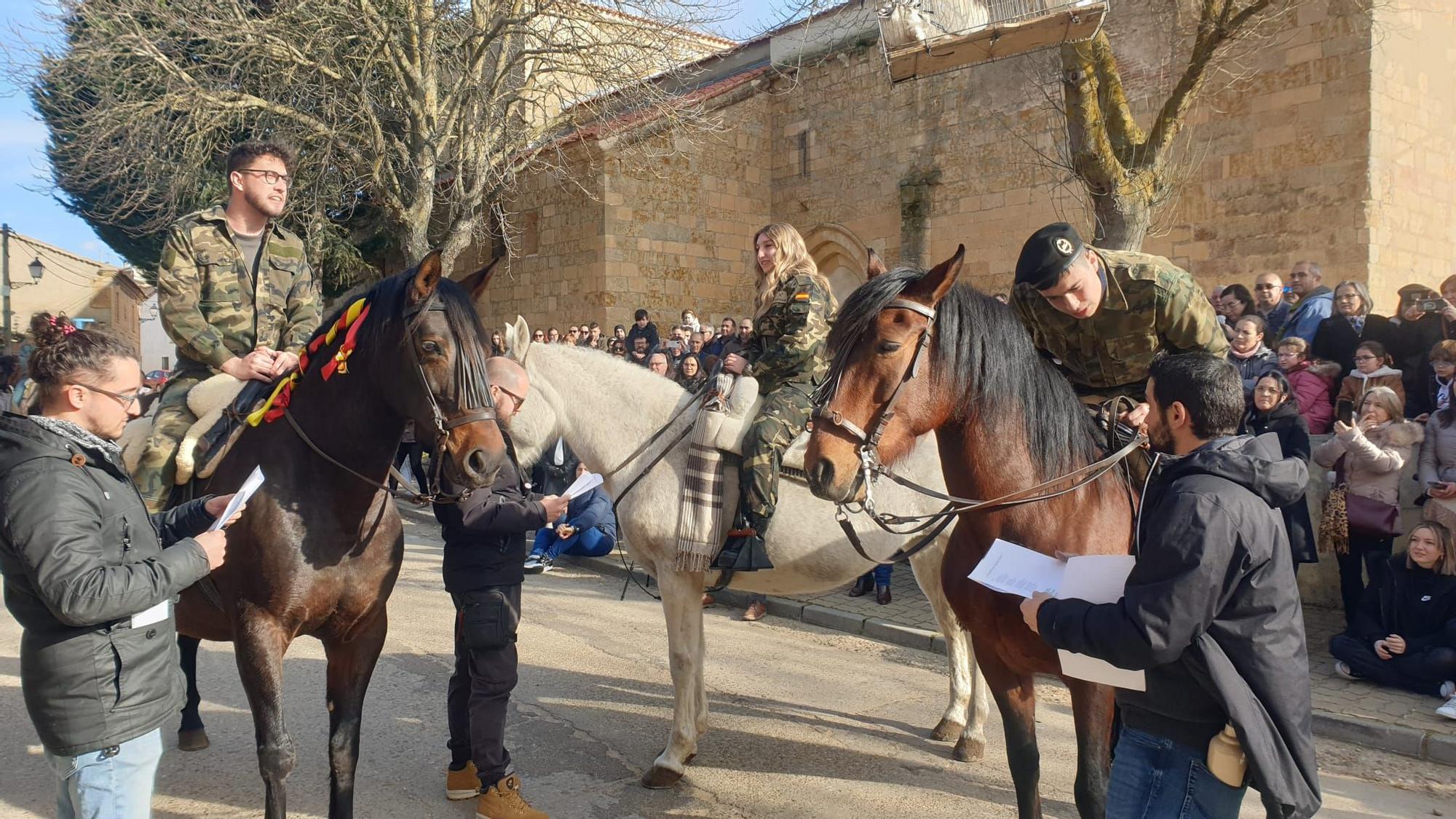 GALERÍA | Fiesta de las Candelas y coplas al gallo en Venialbo