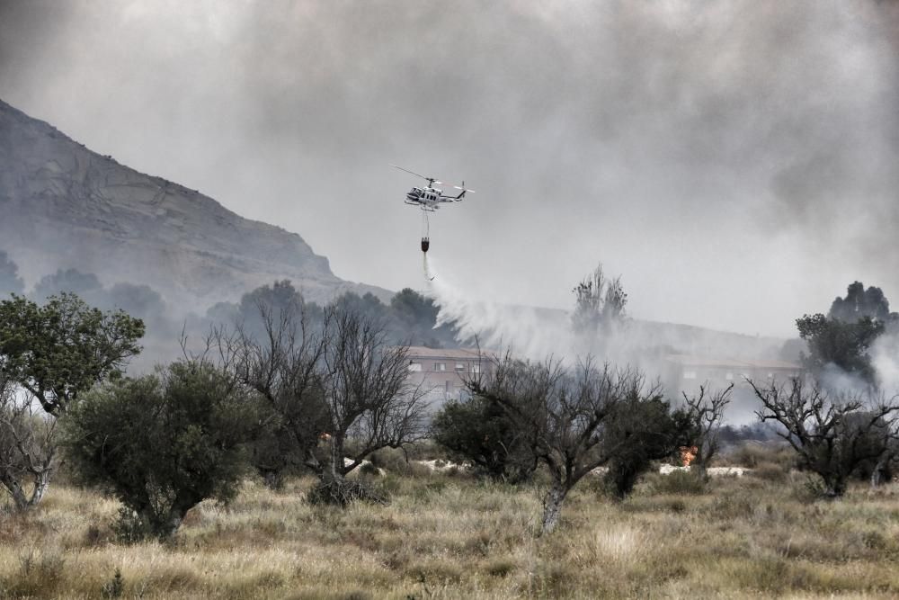 Declarado un incendio en las inmediaciones de Fontcalent