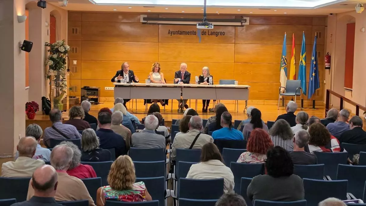 Jean-François Botrel analiza en Langreo el proceso creativo de Clarín