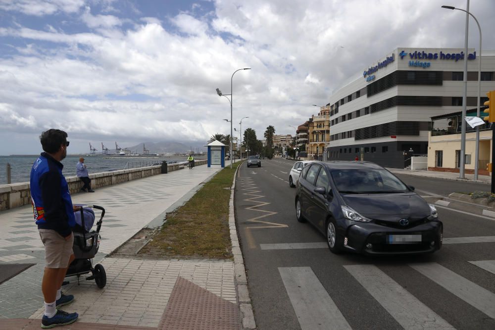 Este lunes ha tenido que reabrirse al tráfico rodado el paseo marítimo Pablo Ruiz Picasso, a pesar de que la pasada semana el Ayuntamiento de Málaga decretaba su cierre durante el tiempo que se mantuviese el estado de alarma.