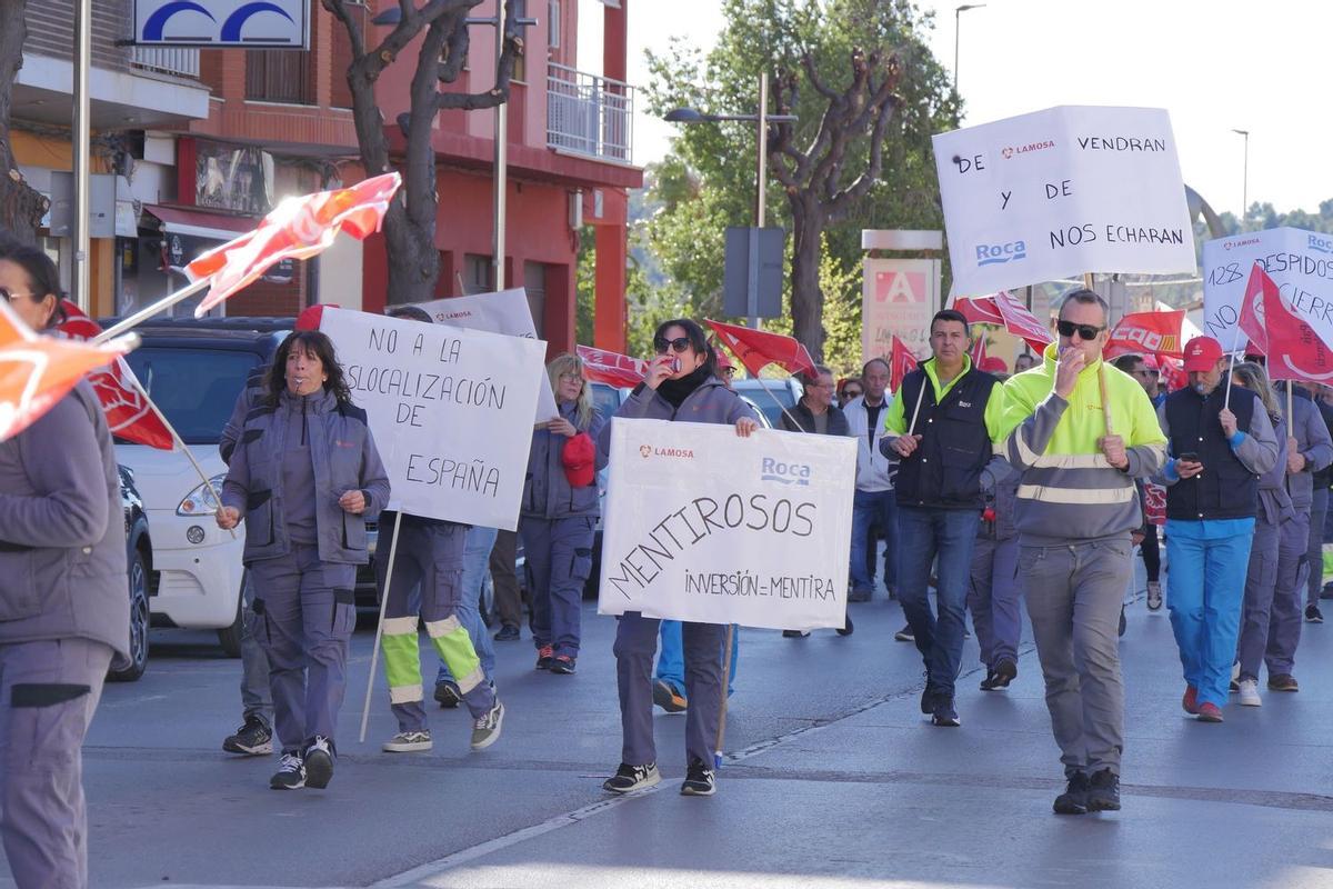 Manifestación por el ERE en Roca Tiles