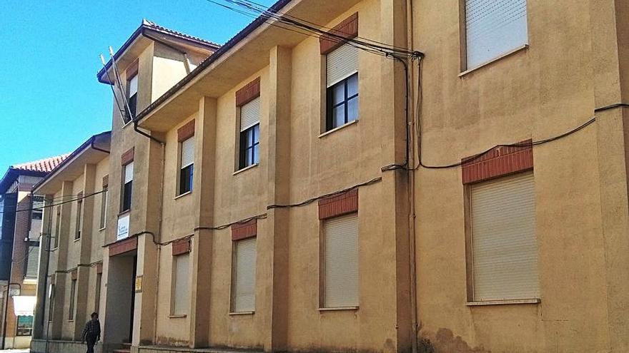 Edificio en el que se imparten los cursos del centro de adultos. | M. J. C.