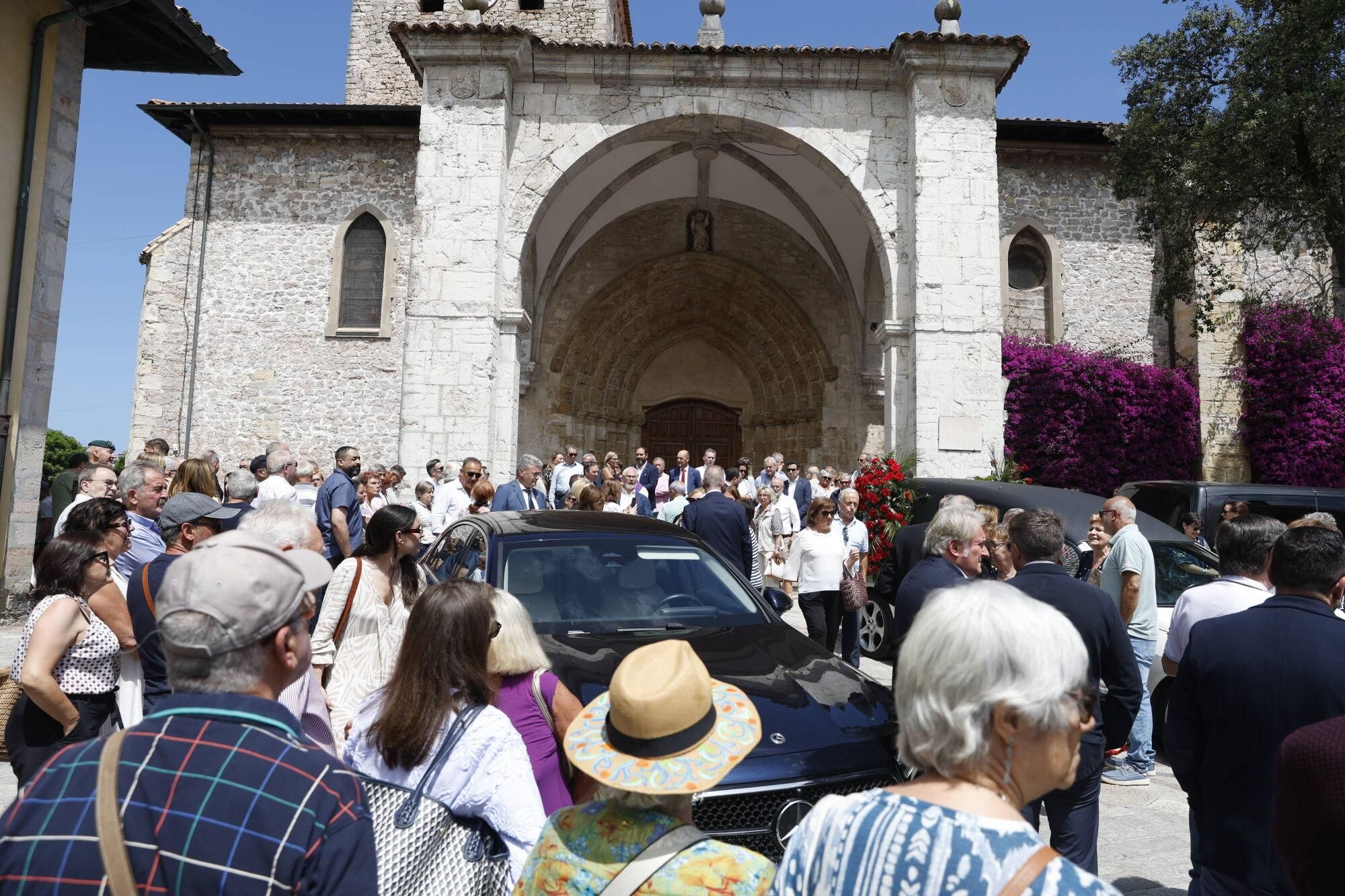 Las imágenes del funeral de Antonio Trevín en la basílica de Llanes.
