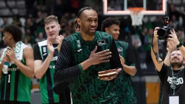 Jabari Parker celebra su cumpleaños en el Olímpic