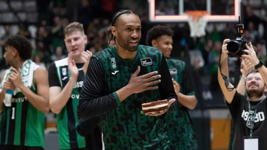 Jabari Parker celebra su cumpleaños en el Olímpic