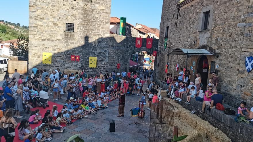 En imágenes: La Feria Medieval de Salas llena las calles de la capital del concejo