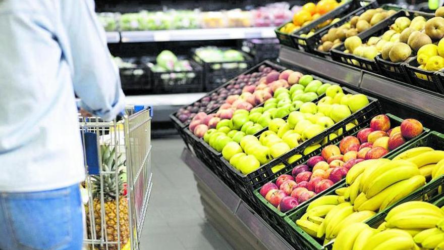 Els productes frescos ja suposen un de cada tres euros que  es gasten als supermercats