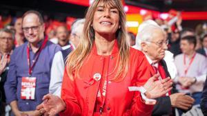 La esposa del presidente del gobierno Begoña Gómez durante la clausura del 41º Congreso Federal del PSOE en el Palacio de Congresos y Exposiciones. A 1 de diciembre de 2024, en Sevilla, Andalucía (España).