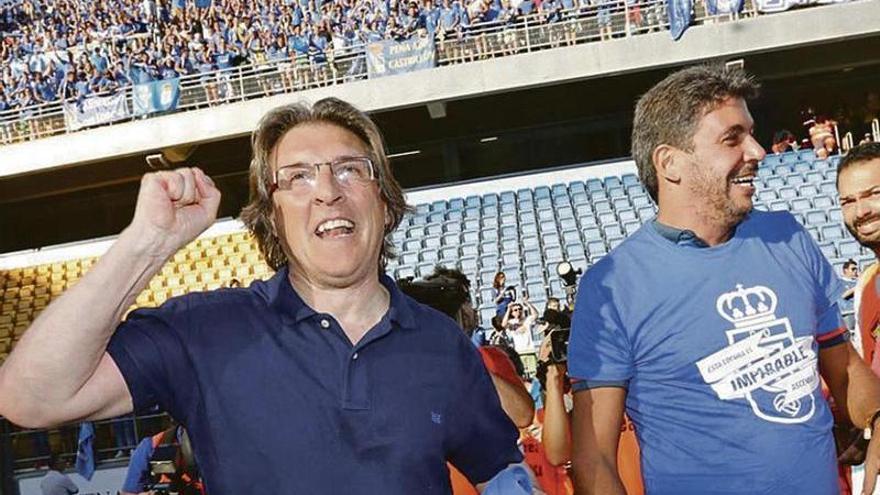 Egea celebra junto a Arturo Elías el ascenso de Cádiz.